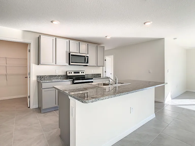16864 Delia St — Photo 4