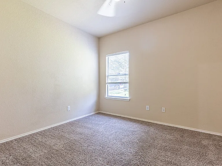 906 Ashbury Blf — Photo 24