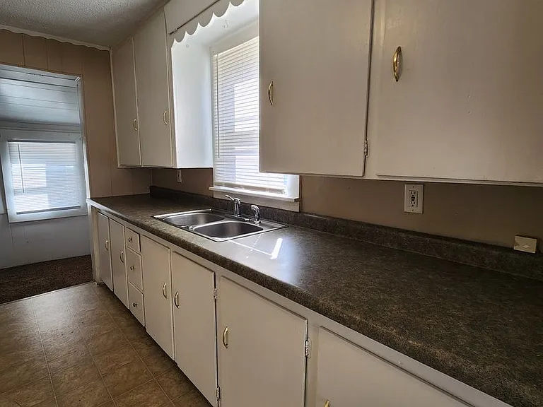 1308 Emma Ave — Photo 4