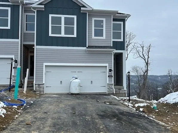 126 River Ridge Dr, Coraopolis, PA 15108