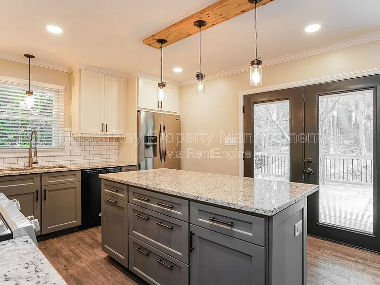 220 W Elm Ave — Photo 5