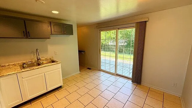 5819 Gateway Dr — Photo 5