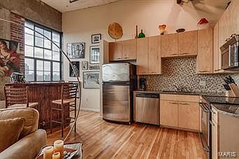 4th image of 2020 Washington Ave #Penthouse 807