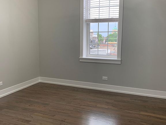4th image of 2452 W Chicago Ave #2R