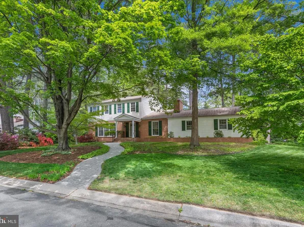 861 Twin Harbor Dr, Arnold, MD 21012