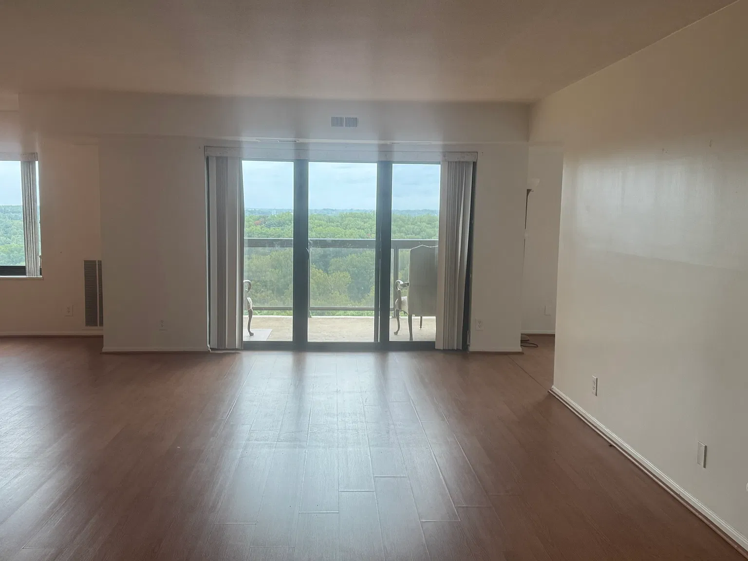 309 Yoakum Pkwy — Photo 1