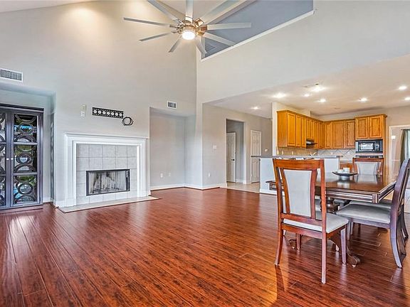 4th image of 159 Autumn Woods Dr