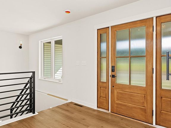 4th image of 1493 Iris STREET