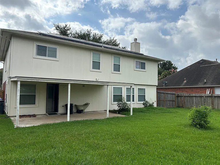 6005 Chatham Woods Dr — Photo 2