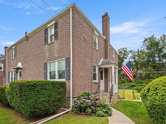 2nd image of 4816 Woodland Ave