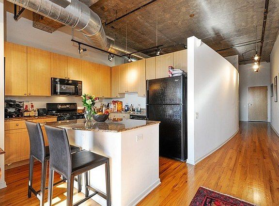2nd image of 900 N Kingsbury St APT 814