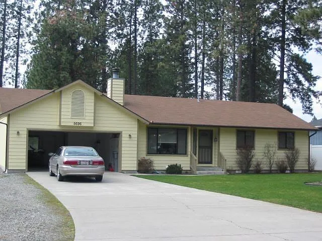 5696 N Parkwood Cir — Photo 2