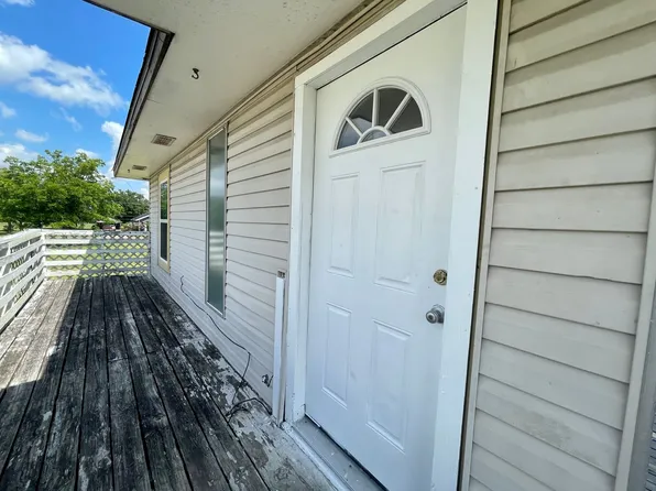 531 S 28th St, Nederland, TX 77627
