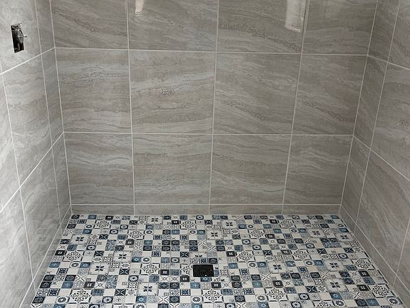 2nd image of 48 1/2 Cinnamon Ln