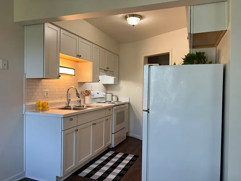 2364 Riverside Dr — Photo 13