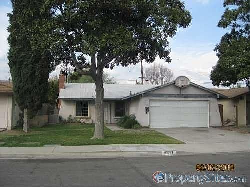 3rd image of 16537 E Bellbrook St