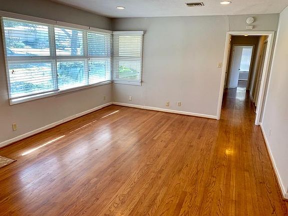 5th image of 4812 Staples Ave