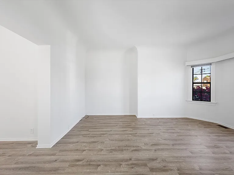 1087 Park Ave — Photo 5