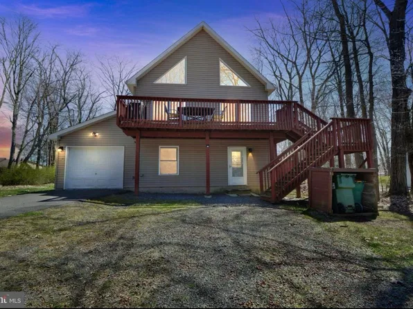 3138 Wintergreen Ln, Pocono Summit, PA 18346