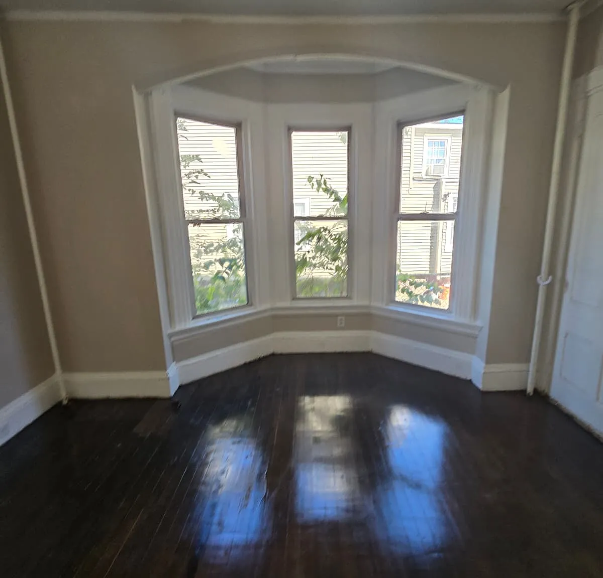 240 William St — Photo 1