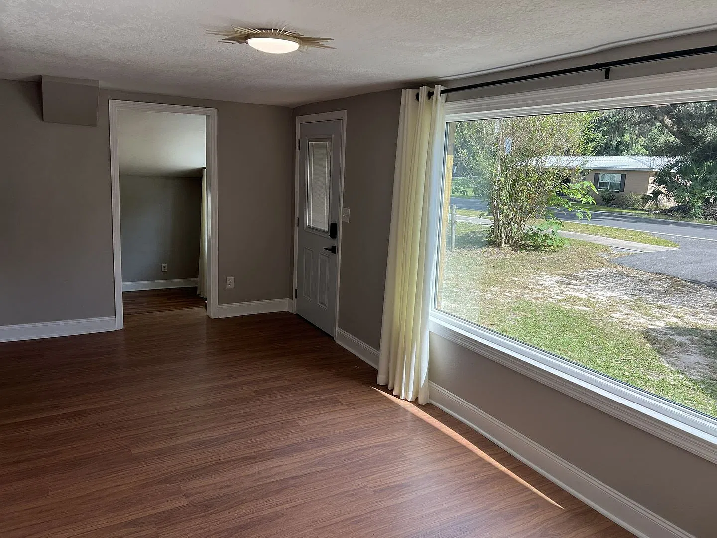 Beautifully Renovated 3BR/2BA Home in Archer Lawn Care & Pest Control Included! — Photo 2