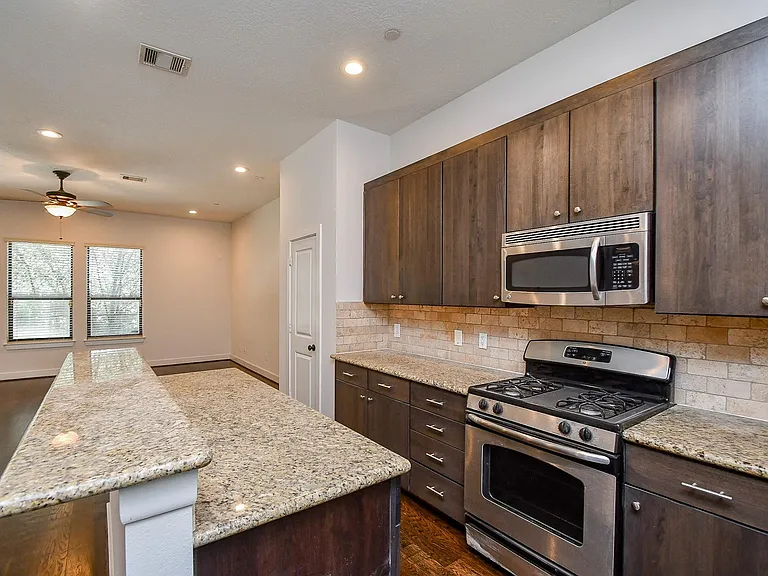 2422 Navigation Blvd #A — Photo 5