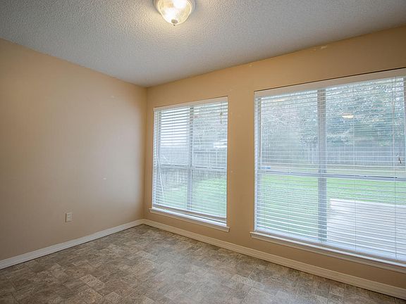 5th image of 10574 Steeplechase Dr