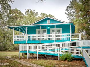 812 Saint Ann St, Gautier, MS 39553