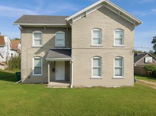 810 E Shawnee St, Freeport, IL 61032