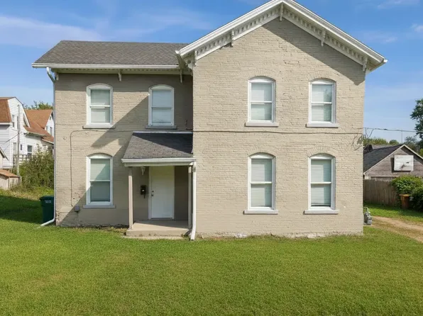 810 E Shawnee St, Freeport, IL 61032