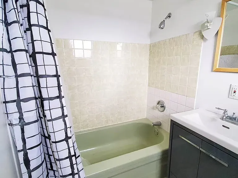 116 Paperbirch Cres E #UPPER — Photo 4
