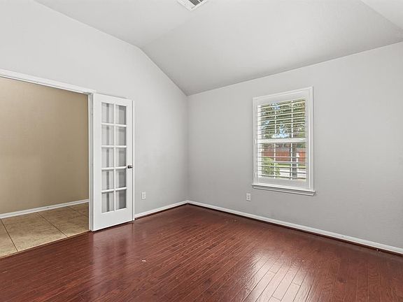 2nd image of 21474 Kings Bend Dr