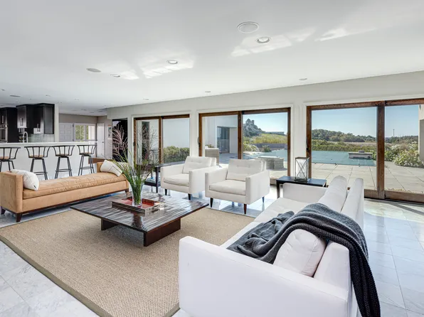 111 Ocean Ave, Newport, RI 02840