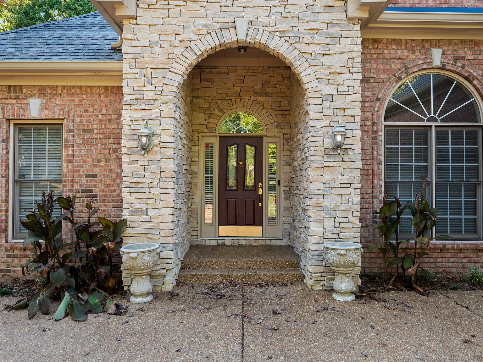 4 bed, 2378 sqft, $3,500 — Photo 2