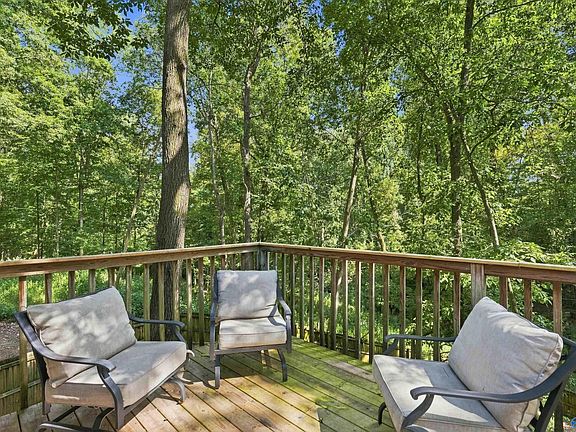3rd image of 103 Coves Ct