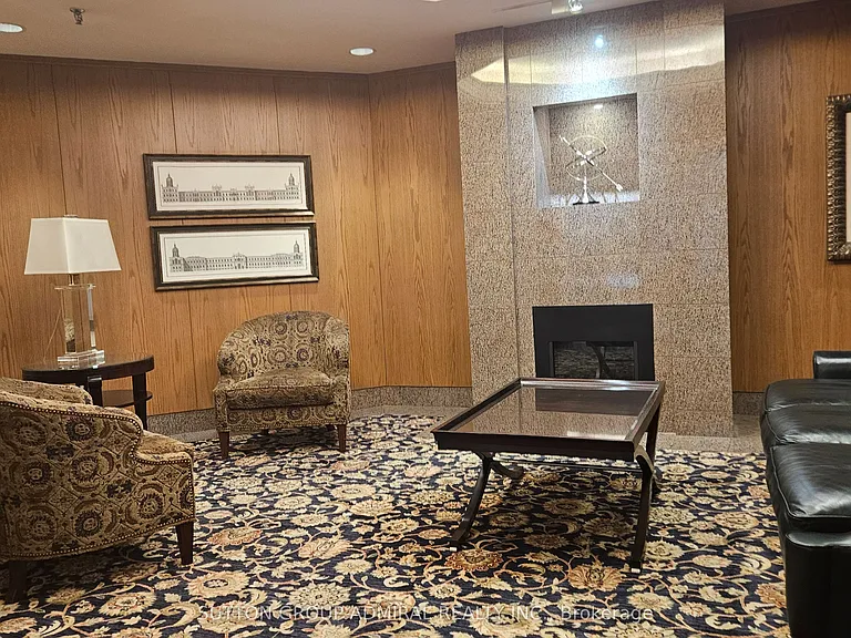 942 Yonge St #517 — Photo 4