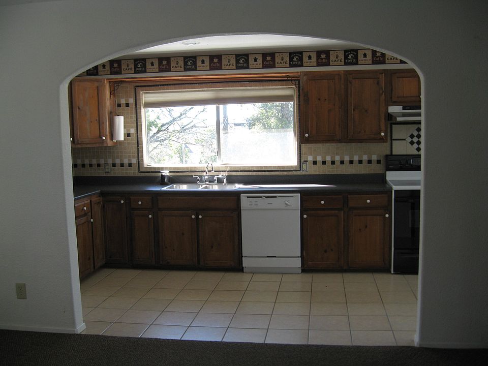 Well-equipped kitchen