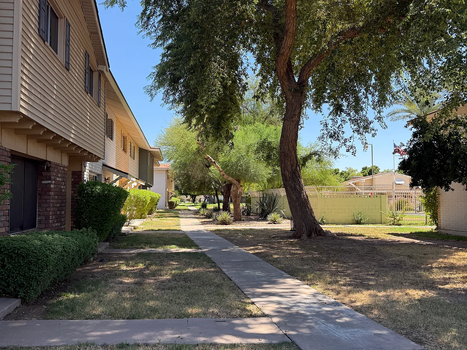 3 bed, 2.5 bath, 1584 sqft, $1,700 — Photo 3