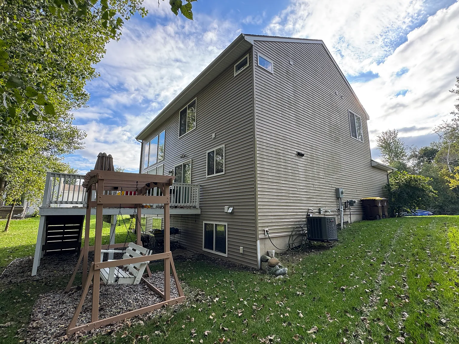 4 bed, 3.5 bath, 2477 sqft, $3,499 — Photo 4