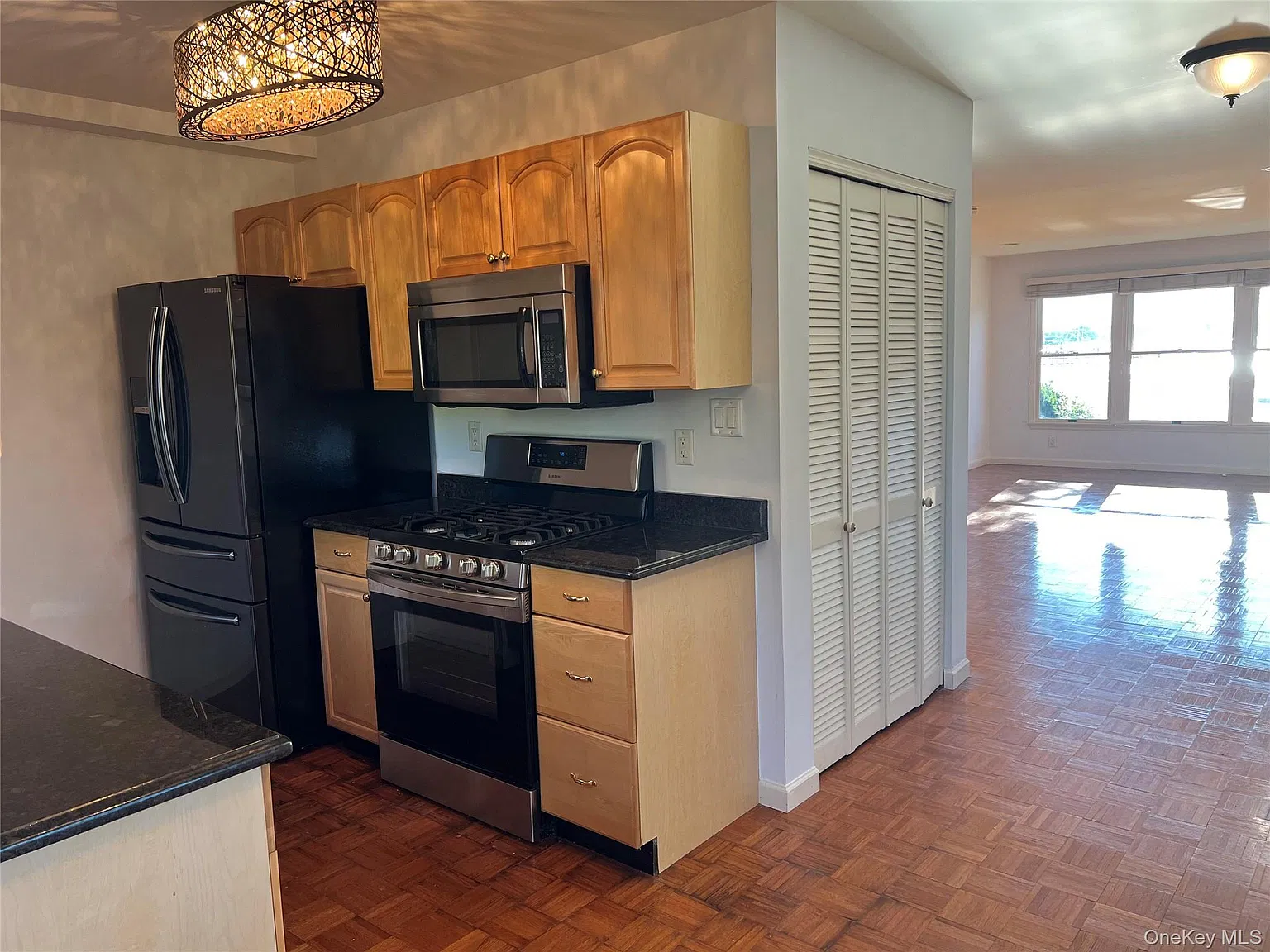 2 bed, 1.5 bath, 1000 sqft, $4,200 — Photo 3