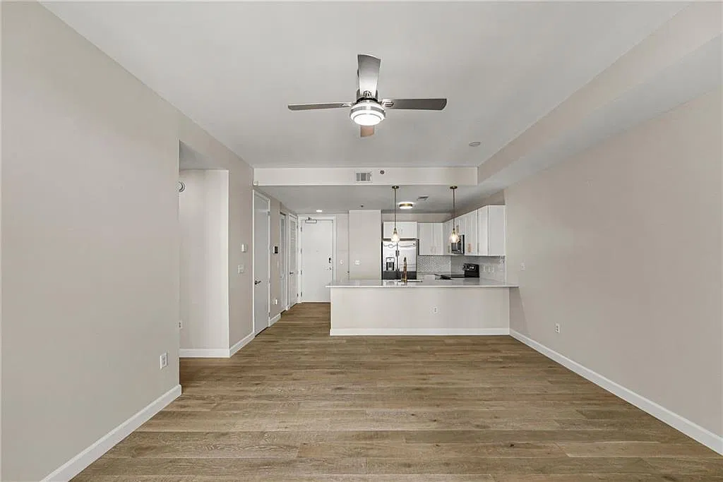 1 bed, 1.5 bath, 901 sqft, $2,000 — Photo 3