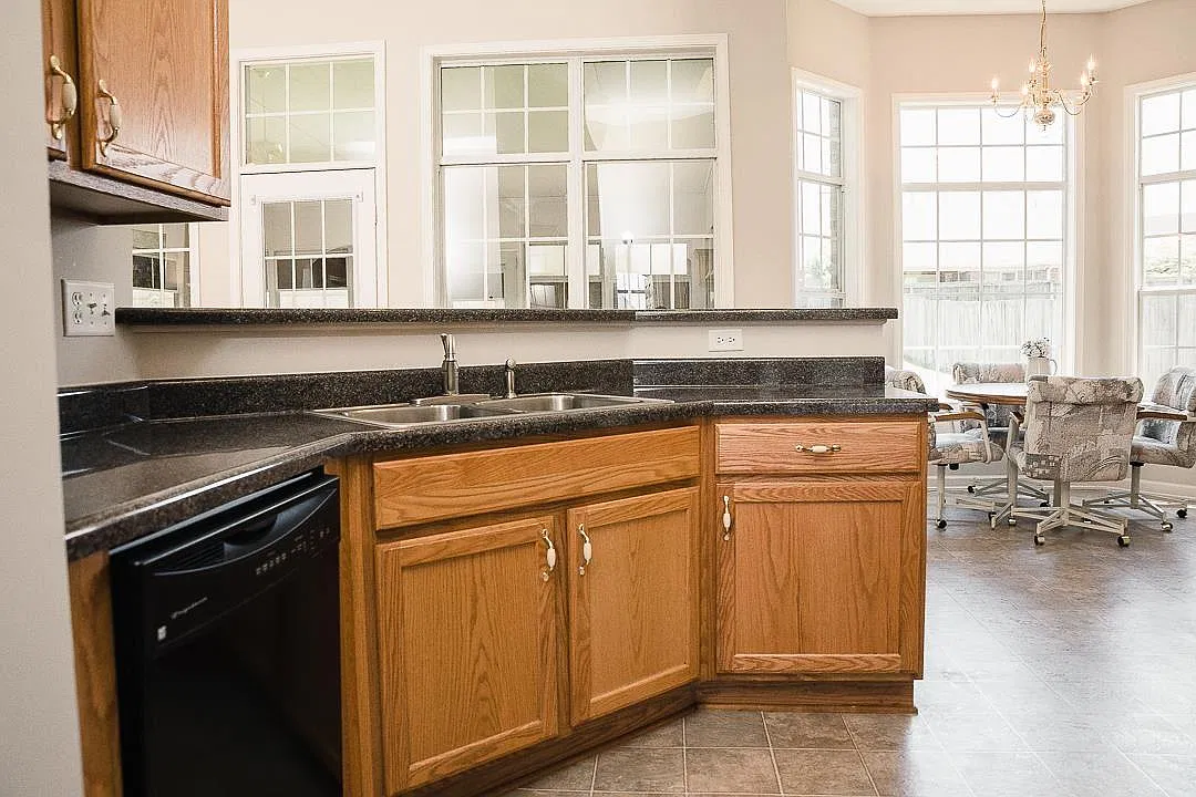 4 bed, 1935 sqft, $2,195 — Photo 4