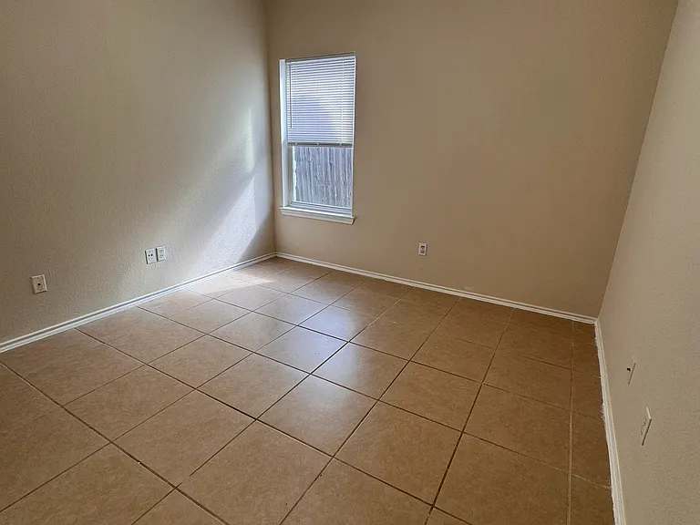 908 N Creek Blvd — Photo 14