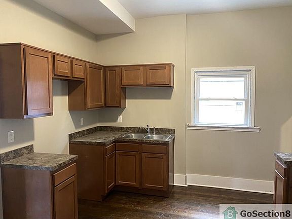 5th image of 106 S Longworth Ave
