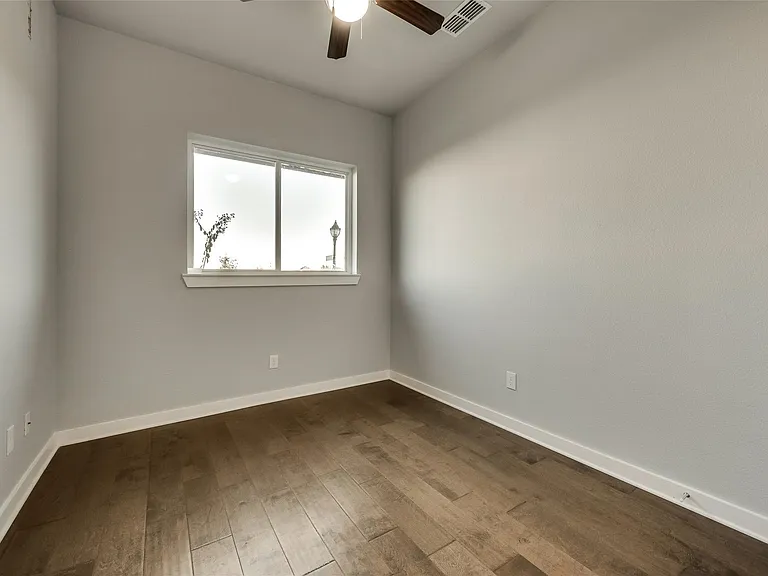 5827 Rivendell Dr — Photo 11
