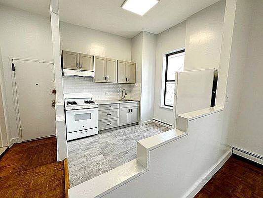 1st image of 187 17th St #3