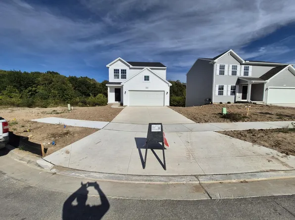 2695 Sanderling Ct, Kentwood, MI 49508