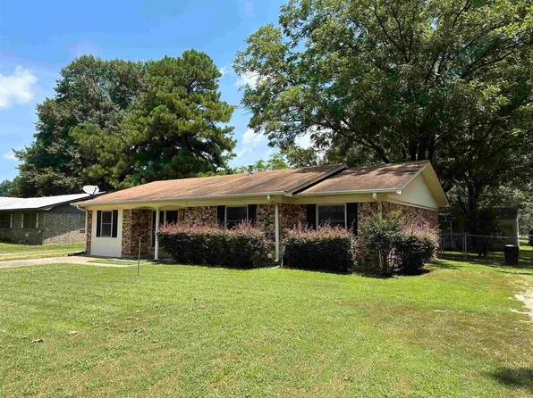 4710 Ridgeway Dr, Texarkana, AR 71854