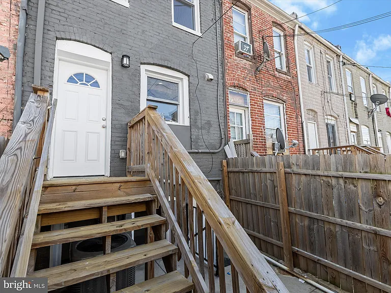 404 N Robinson St — Photo 37