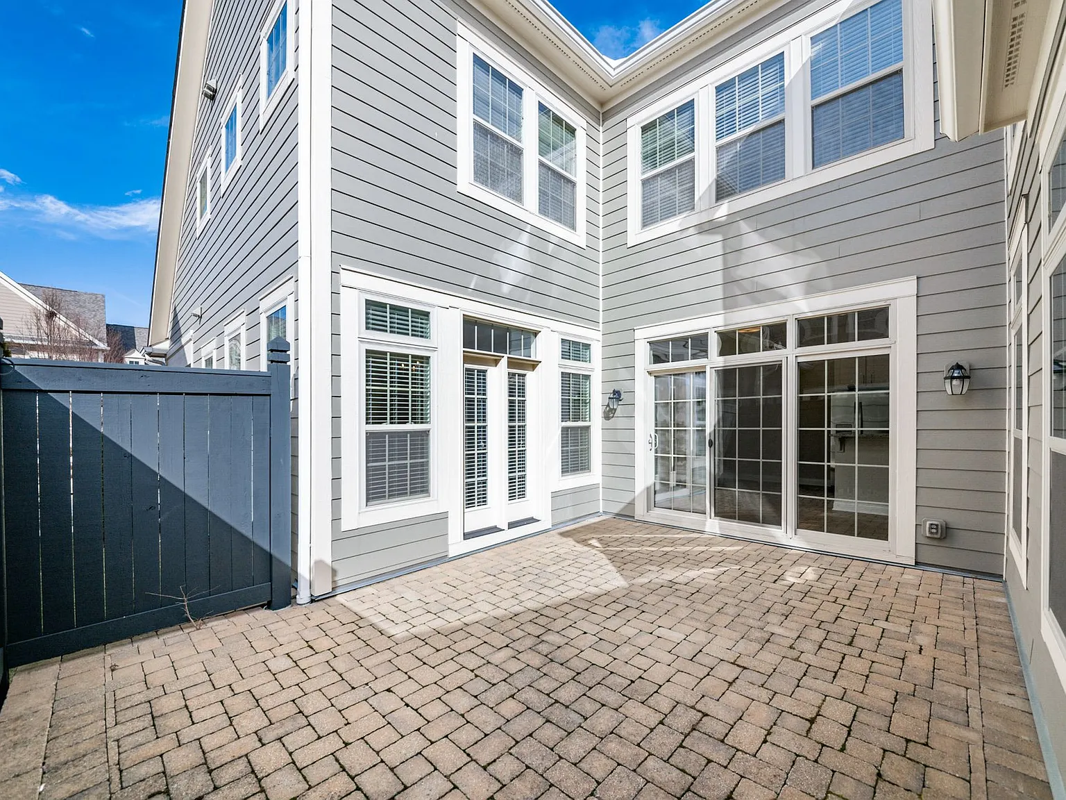 3 bed, 2568 sqft, $4,300 — Photo 3